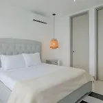 Laurdhomes Palmetto Beach Floor 32, Sea View