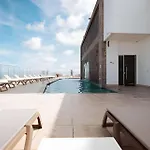 Laurdhomes Palmetto Beach Floor 32, Sea View