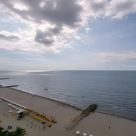 Laurdhomes Palmetto Floor 32, Sea View Apartment